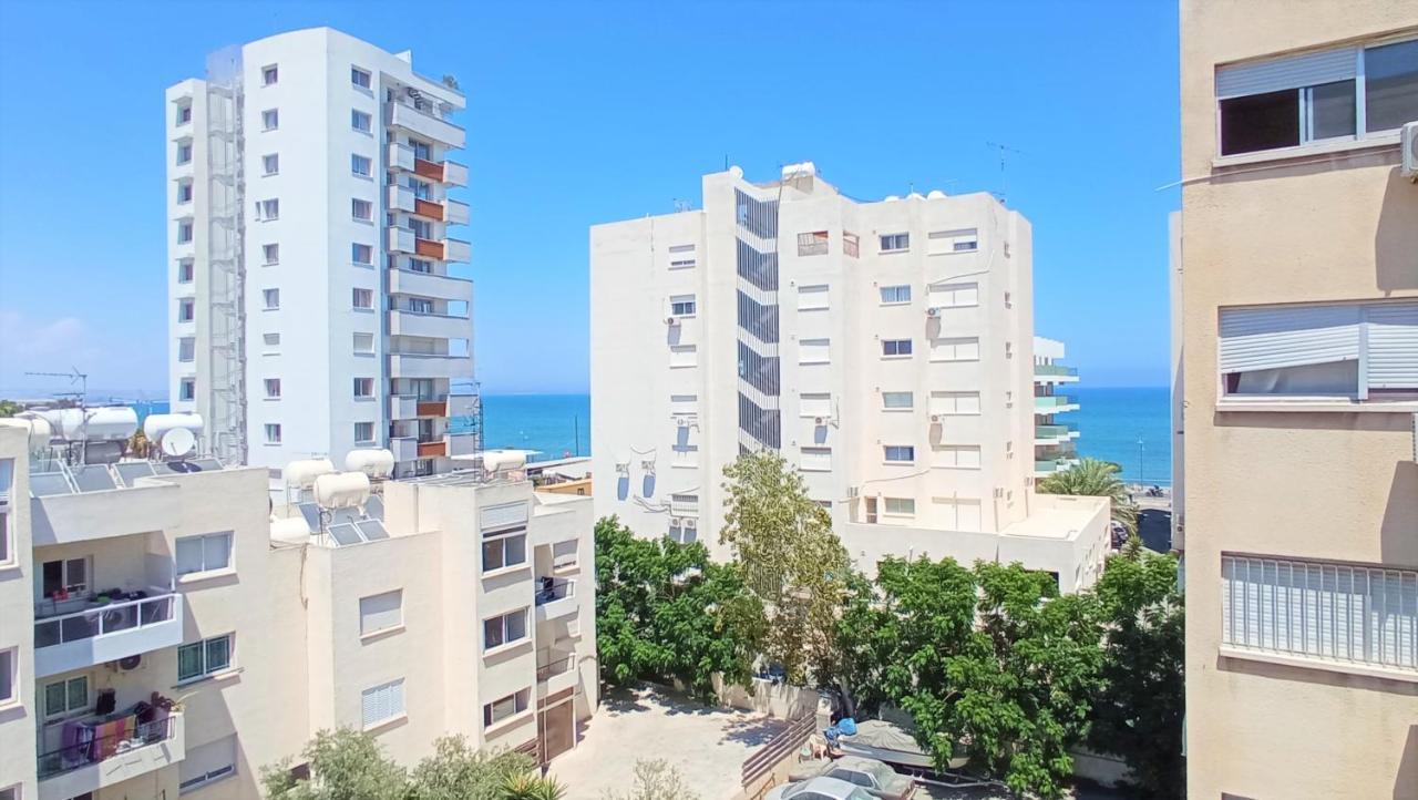 5 Min To The Beach Holiday Shared Apartment Incl Netflix - Private Room In 3 Bdr Apt Larnaca Exterior photo